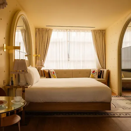 9confidentiel Hotel 4*