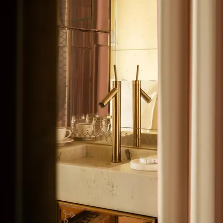 9confidentiel 4* Parigi
