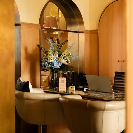 9confidentiel Hotel 4*