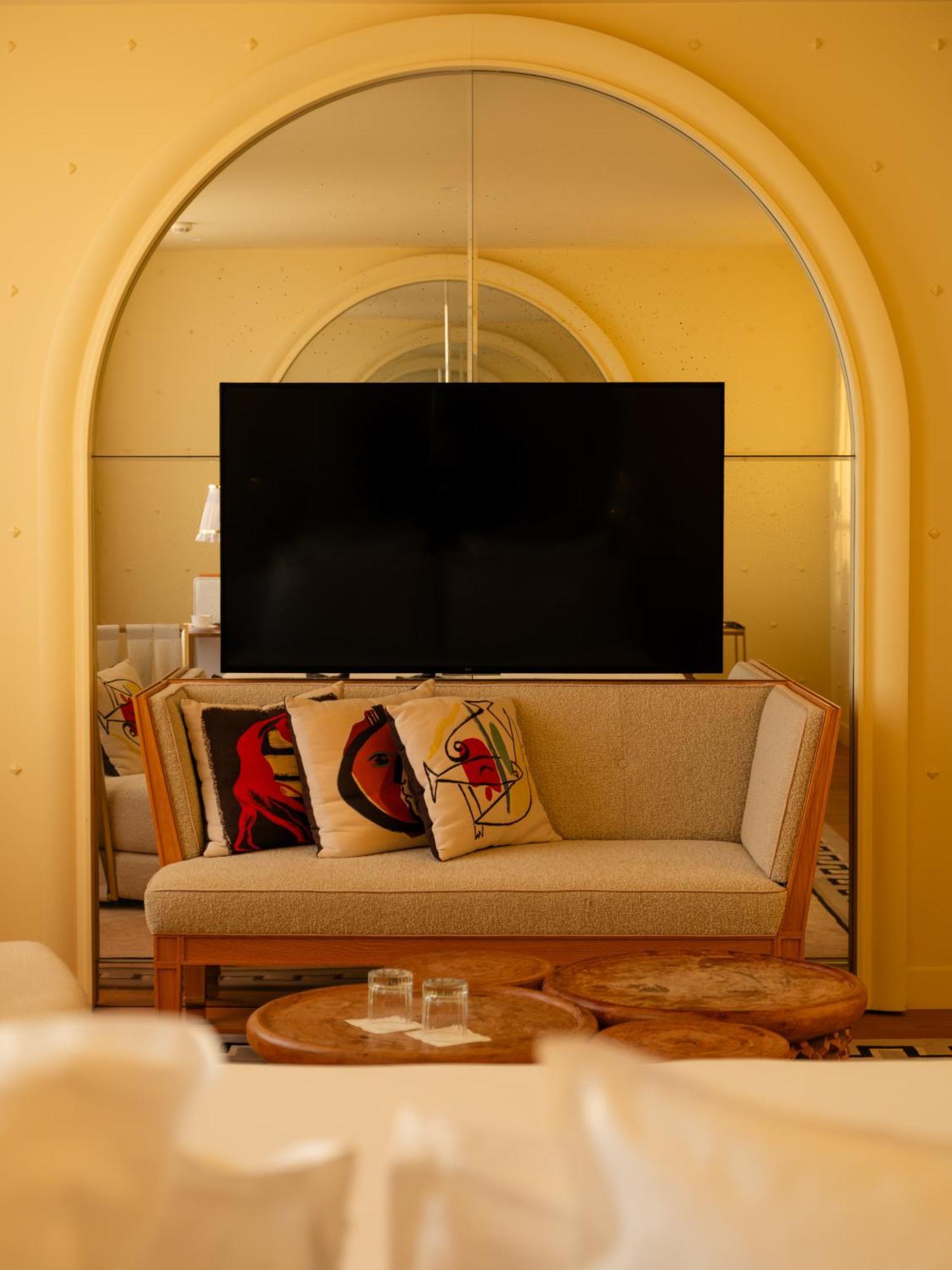 9confidentiel Hotel 4*