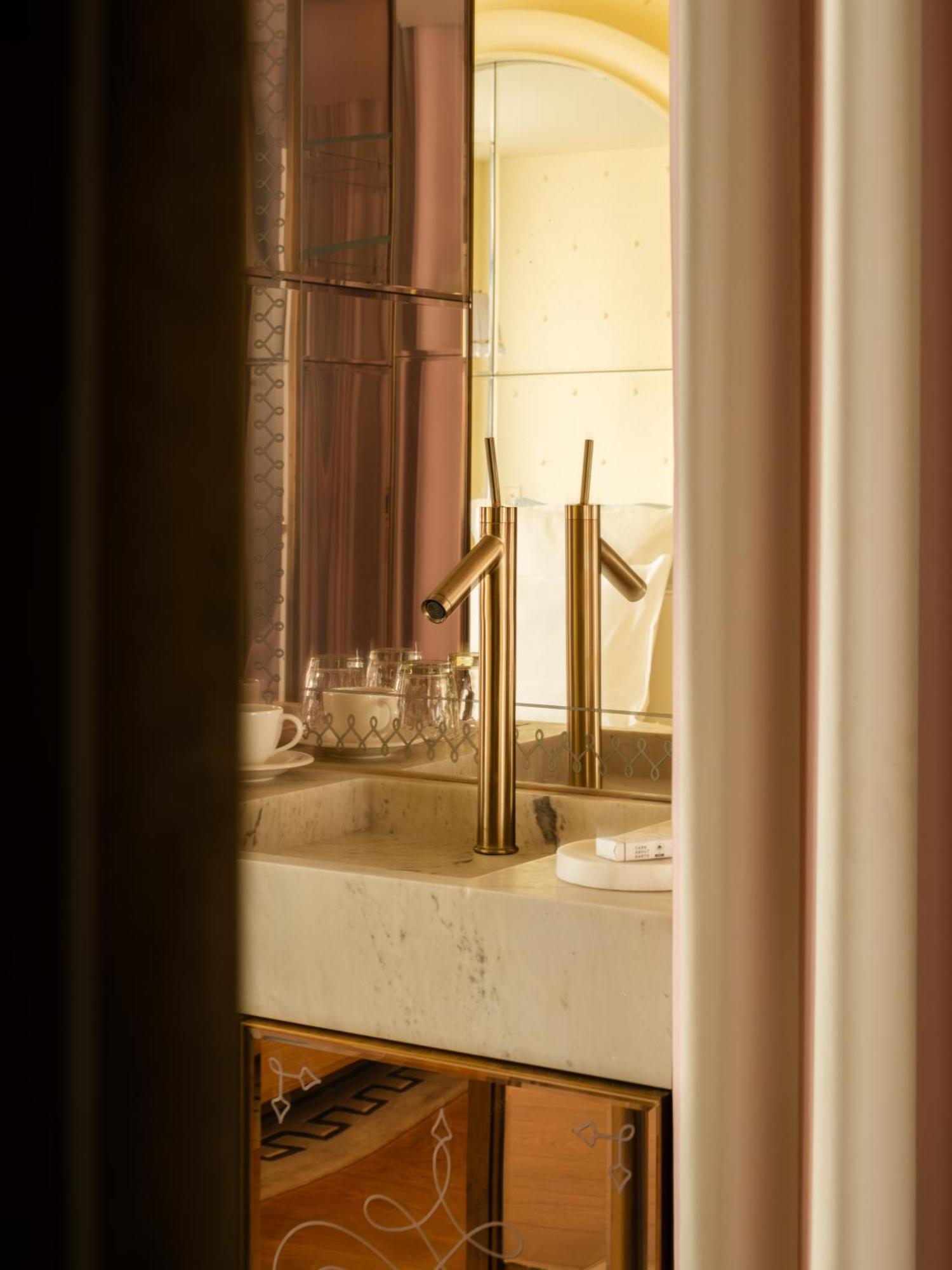 9confidentiel 4* Parigi